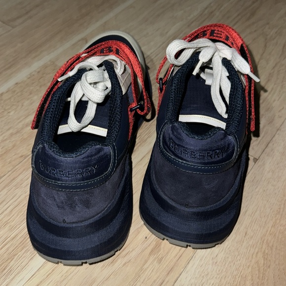 Mens Burberry sneaker - Picture 2 of 4